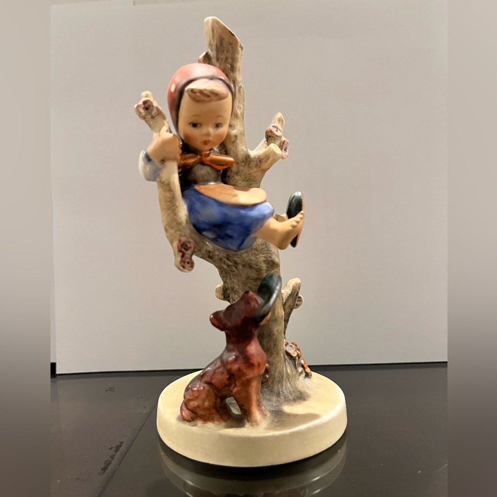 Hummel Apple Tree Girl with Dog